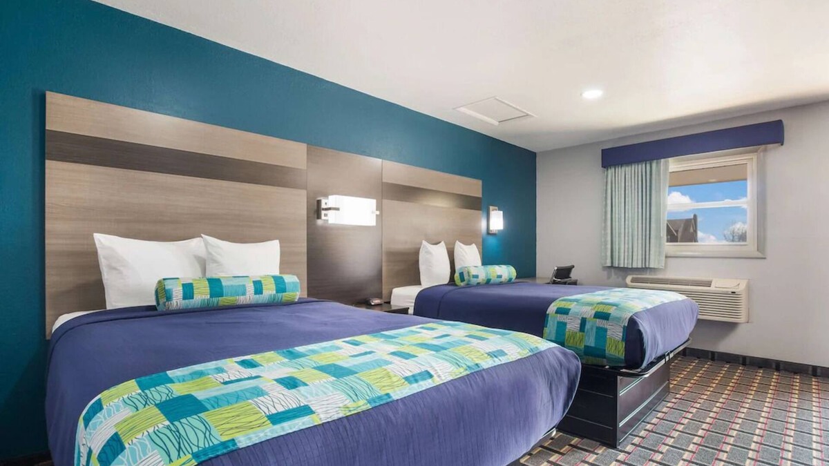Salem Hotel | Cozy Group Lodging! 2 Rooms, Parking, Pet-Friendly, Close to Local Attractions!