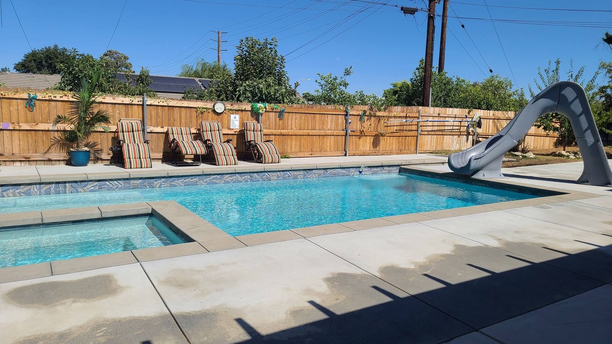 Upland House | Cozy Guest Home, Ideally Located, Driveway Parking