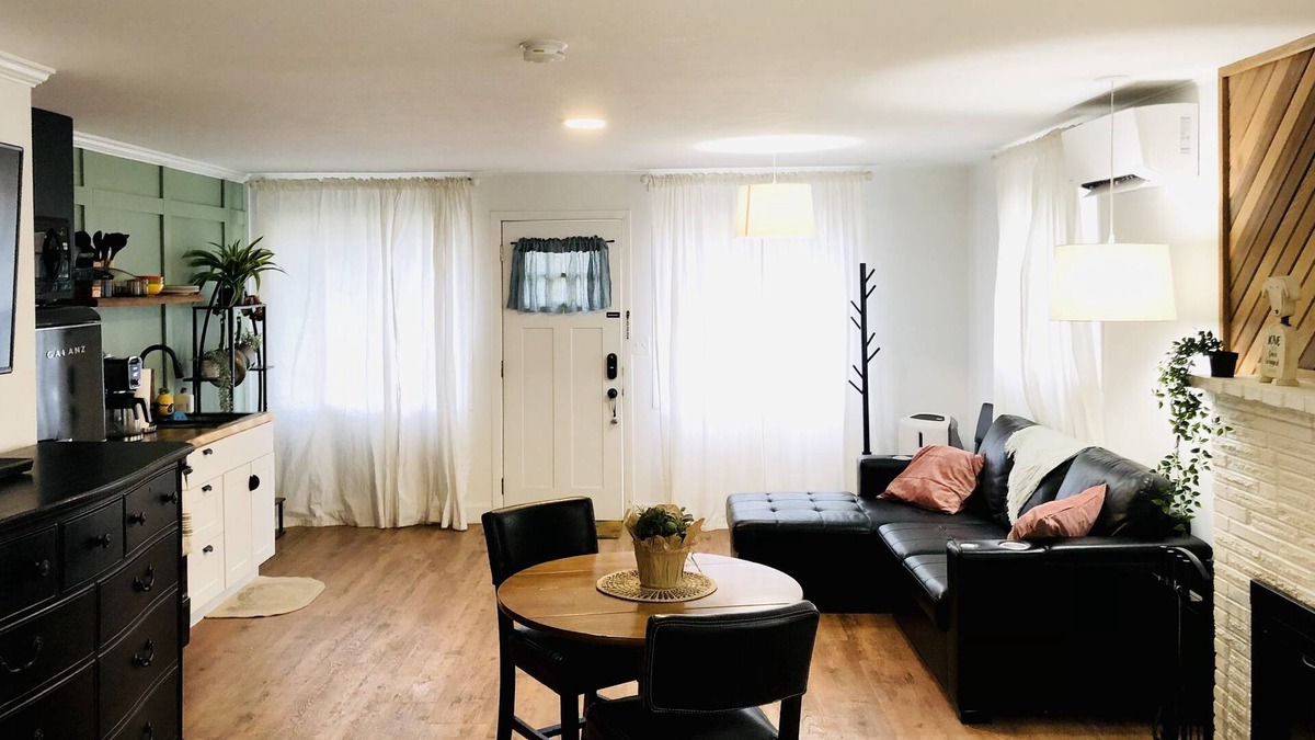 Vancouver Apartment | Cozy Guest House Suite W/Primary Entrance, pet friendly