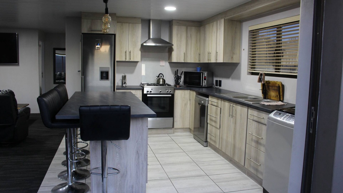 Brackenfell House | Cozy Guest House with Free WiFi