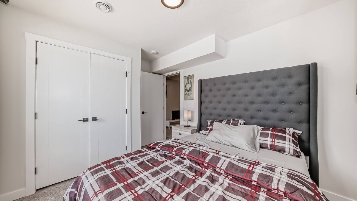 Evanston Apartment | Cozy Guest Suit