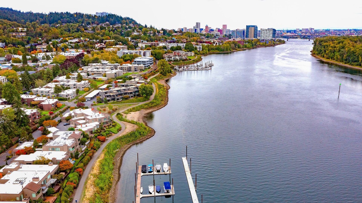 Johns Landing House | Cozy Guest Suite Attached to the Back of a Residence in the heart of Portland
