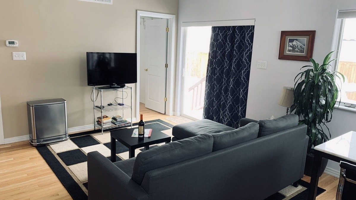 Hale House | Cozy Guest Suite close to downtown and pet friendly!