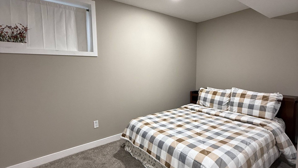 Calgary House | Cozy guest suite in NE Calgary | 10 mins from Calgary Airport