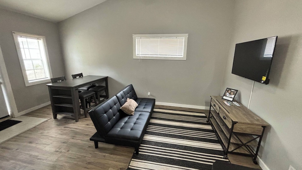 Spring Lake House | Cozy Guesthouse in Orlando, Florida! Convenience and comfort!
