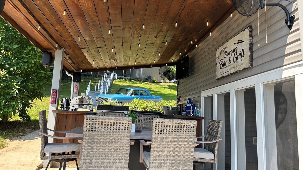 Clanton Apartment | Cozy guesthouse on the lake in charming Clanton with AC and WiFi