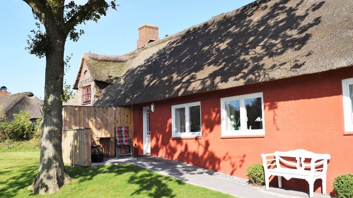 Fahretoft House | Cozy Half of a House in Dagebüll with Garden and Private Parking