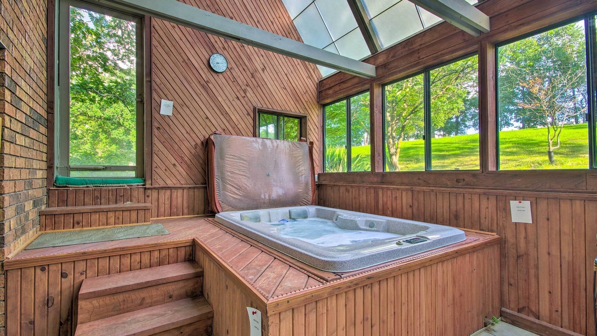 Hallsville Apartment | Cozy Hallsville Apartment w/Shared Hot Tub!