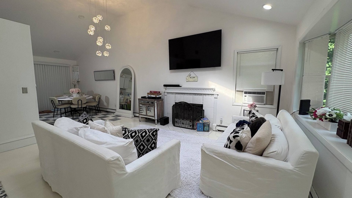 Hampton Bays House | Cozy Hamptons Escape 3BR Minutes From Beach!