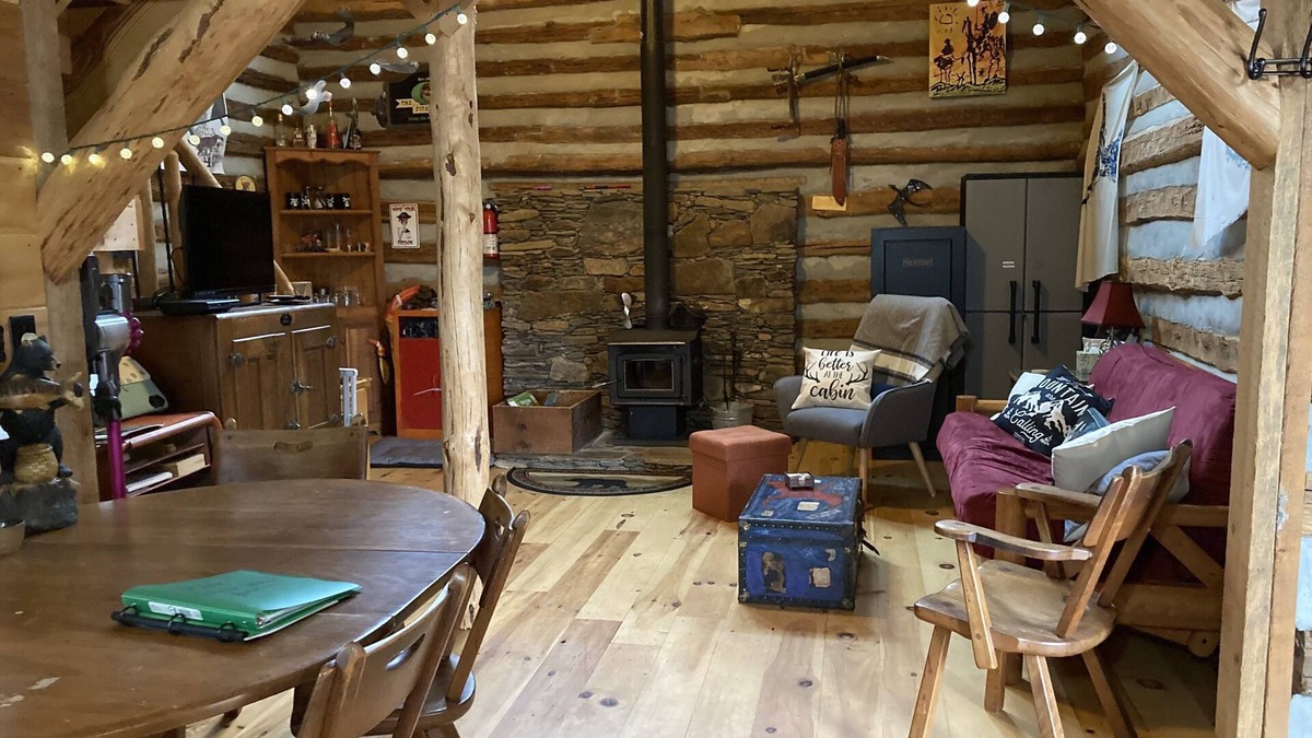 Mount Airy Cabin | Cozy hand-built cabin in the heart of wine country, near mountains and Mayberry