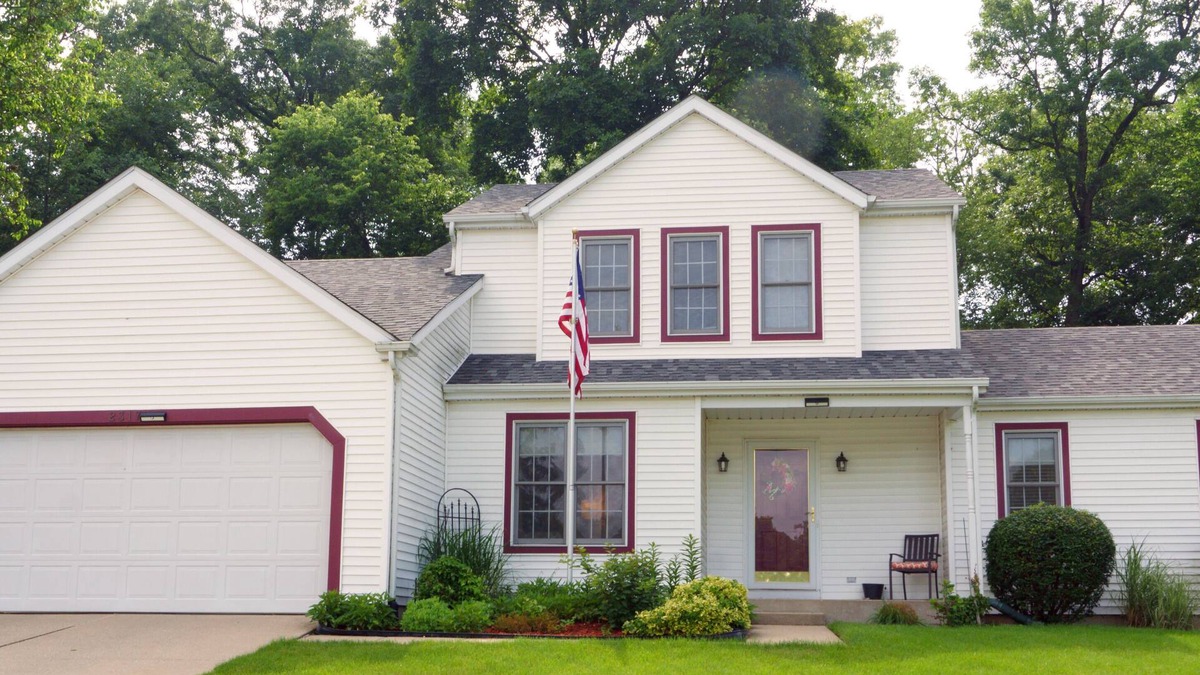 South Bend House | Cozy haven near ND - 4 Bedroom Getaway!