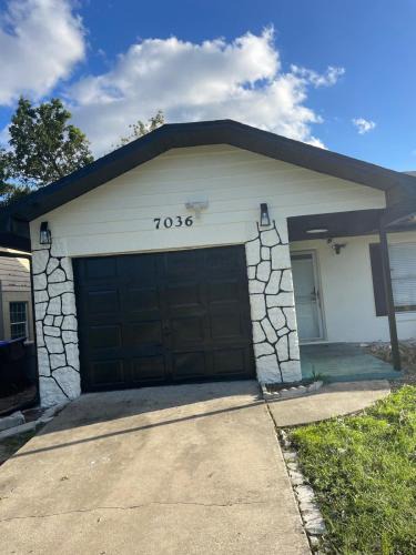 Fairvilla House | Cozy Haven with Premier Privacy 4 bedroom