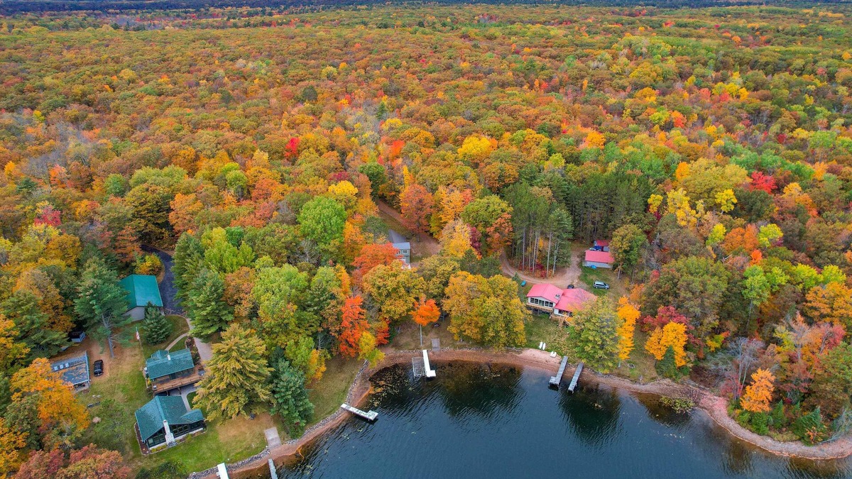 Chief Lake Cottage | Cozy Hayward Cottage w/Dock & Lakefront View