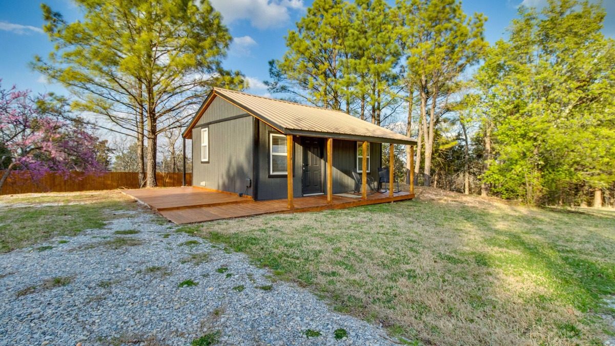 Norfork Lake Estates Apartment | Cozy Henderson Studio - 2 Mi to Norfork Lake!