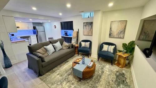 Erin Mills Apartment | Cozy Hidden Gem, Stylish 2BR with Sofa Bed