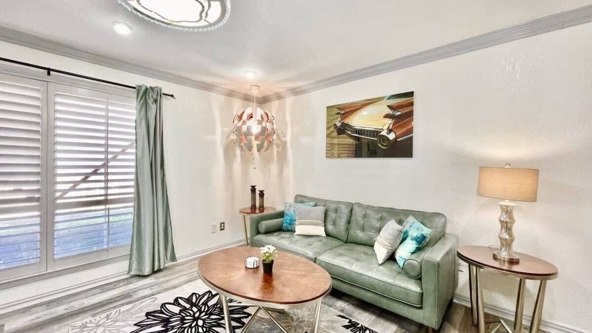 North Dallas Condo | Cozy Hideaway, Central Location, Modern Elegance