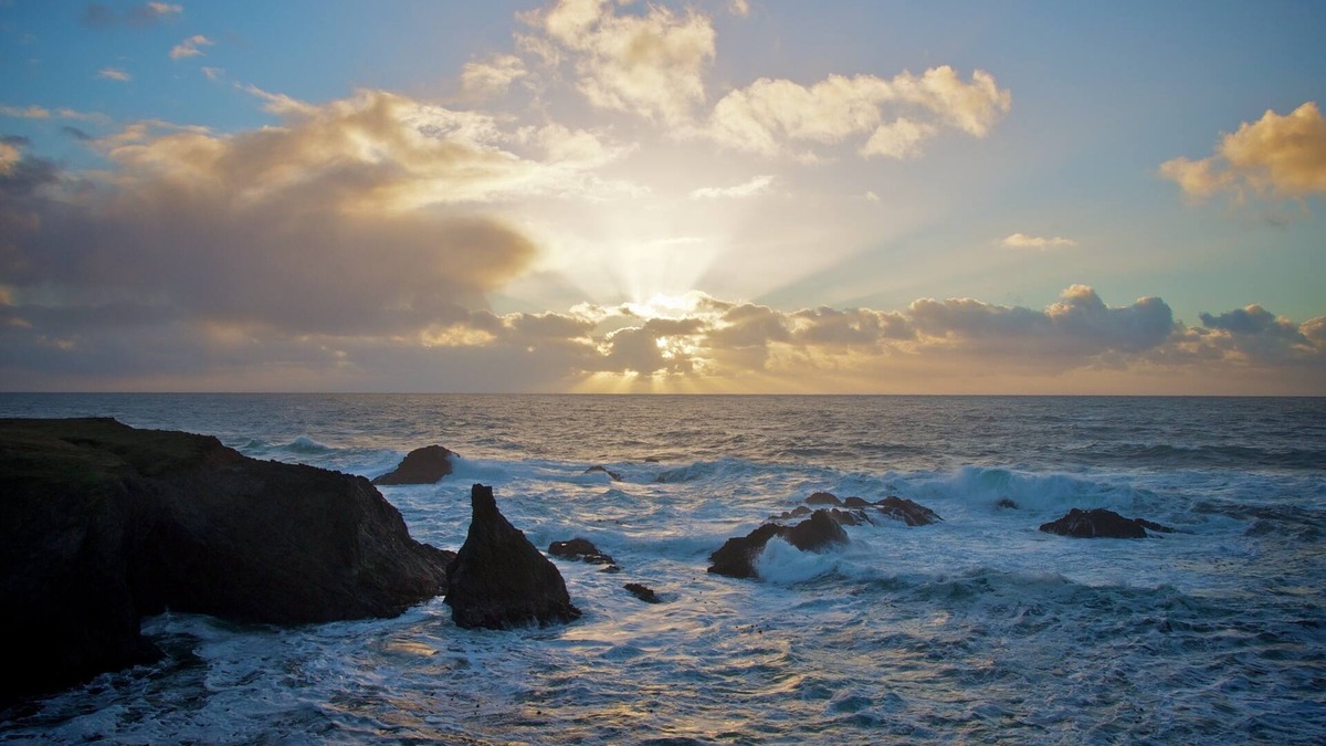 Mendocino Apartment | Cozy hideaway on the edge of the bluff overlooking the ocean