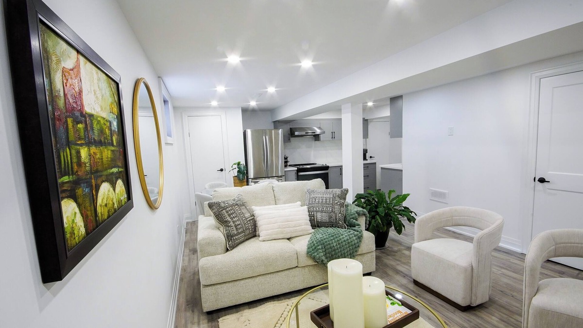 Brantford House | Cozy Hideaway - Your home away from home. Private Entry + Full Kitchen