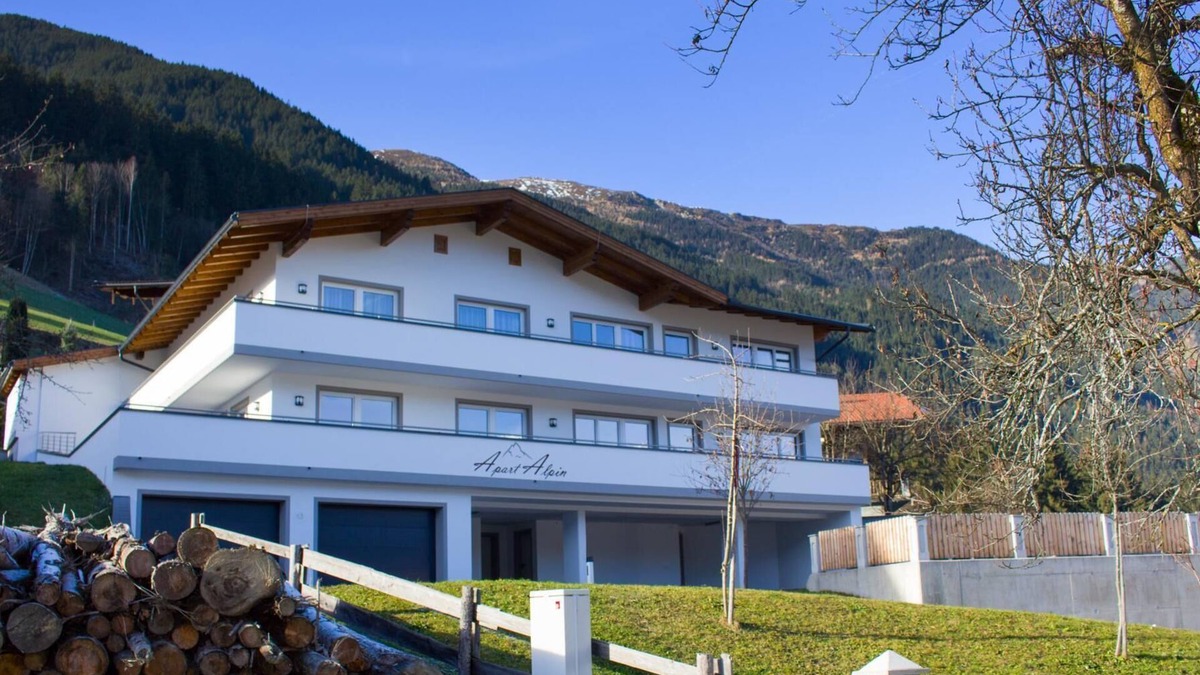 Hippach Apartment | Cozy - high quality furnished apartment with stunning views