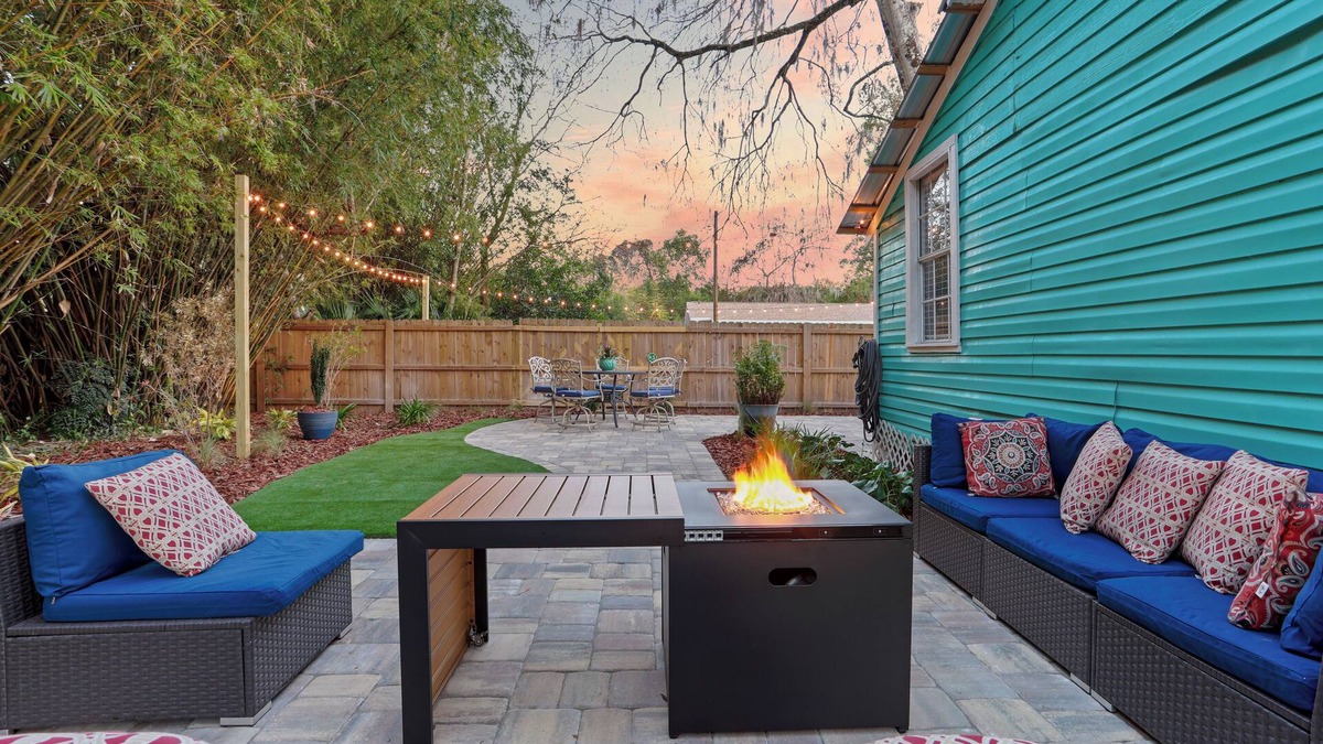 High Springs House | Cozy High Springs Retreat Near Blue Springs, Renovated Pet-Friendly Backyard!