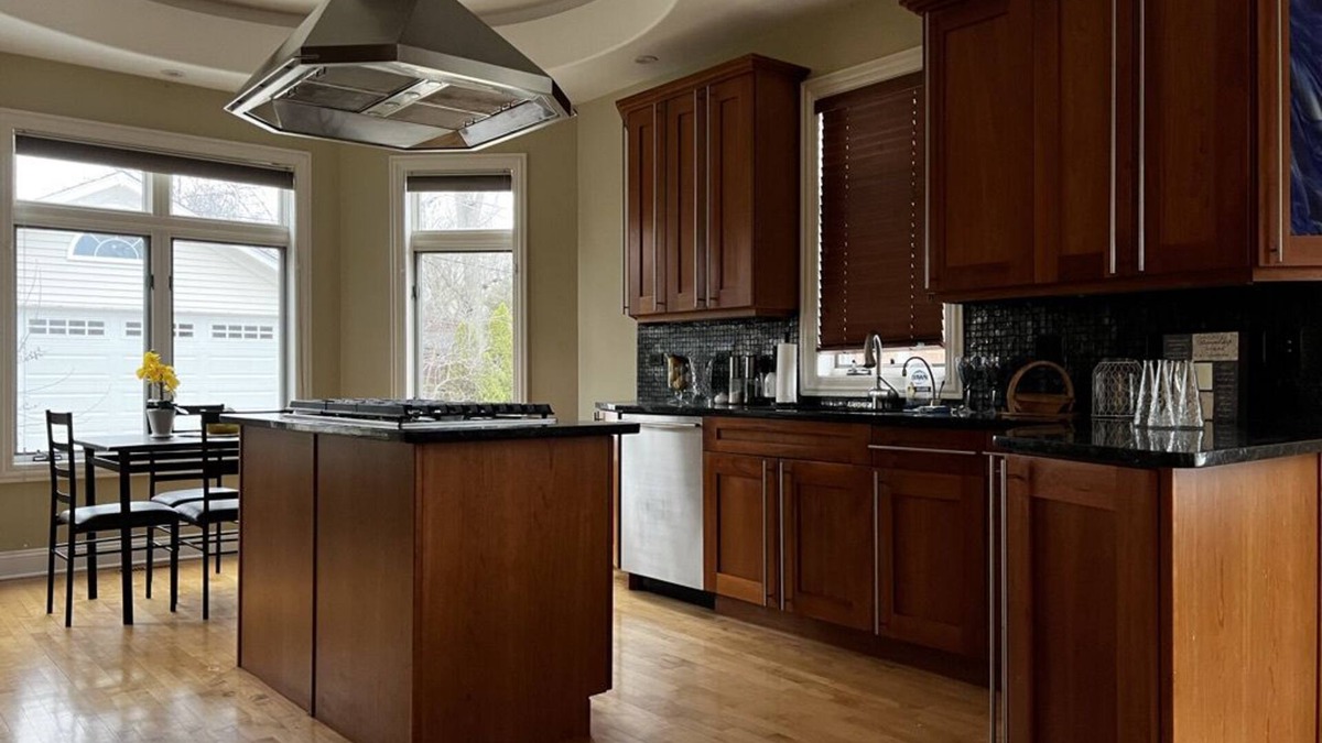 Deerfield House | Cozy Highland Park Home