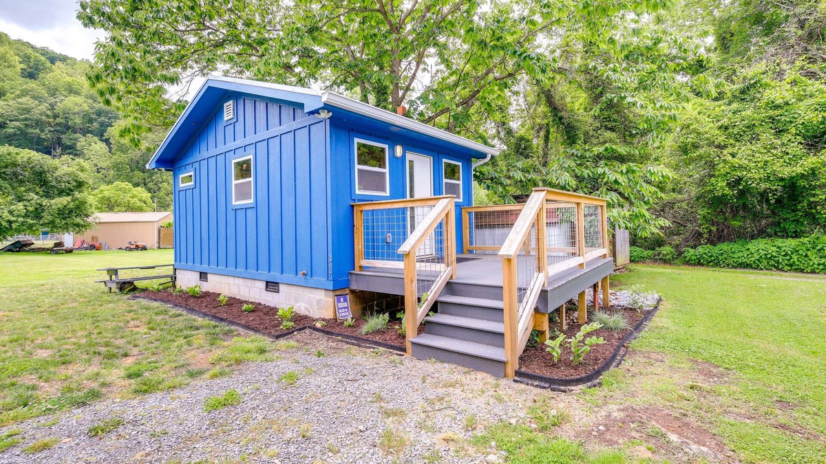 Damascus Apartment | Cozy Hiker's Hideaway: Steps From Creeper Trail!