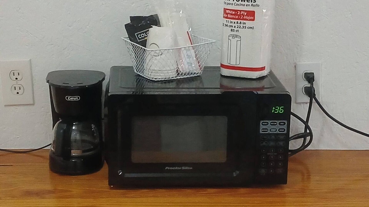 Mayo Hotel | Cozy Hill Top Room 15 with WiFi, AC in lovely Mayo