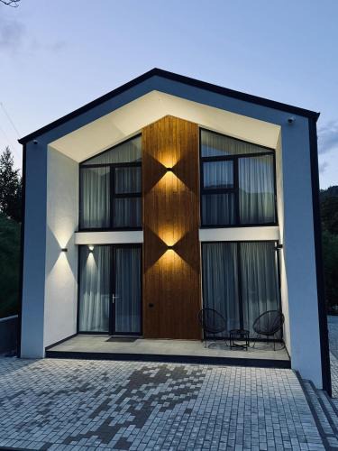 Borsa House | Cozy HillSide