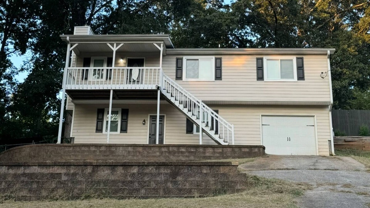 Dallas House | Cozy Hilltop 3-bedroom house in charming Dallas GA.