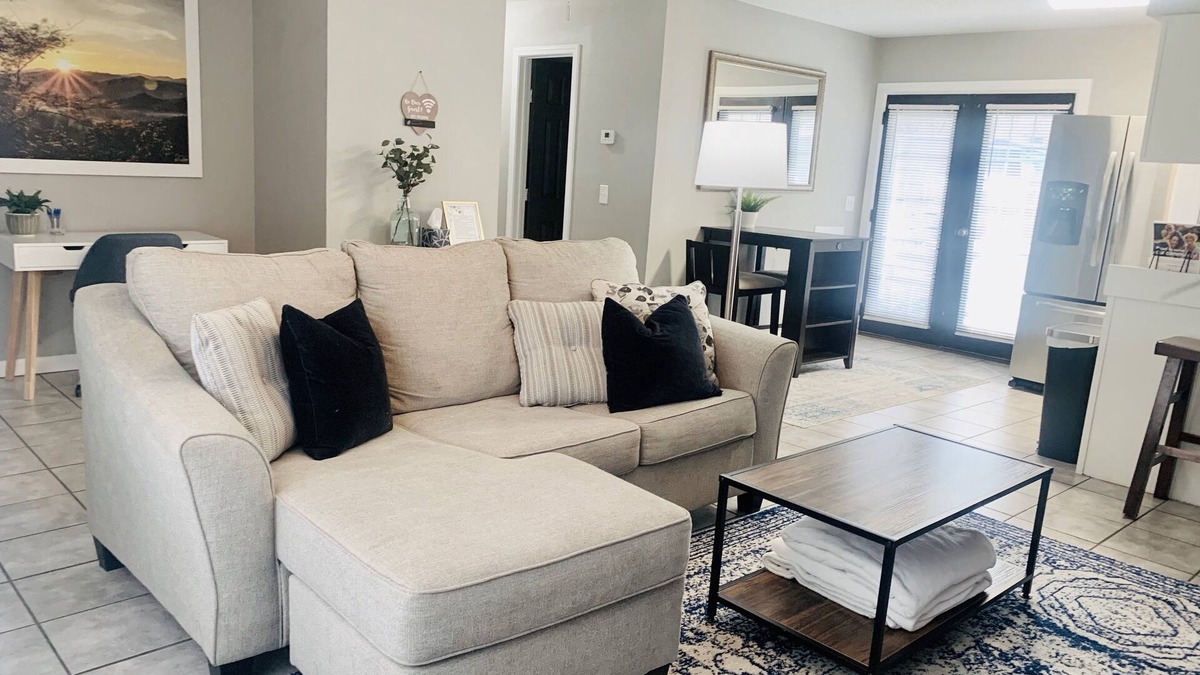 Paris House | Cozy & Hip 2-bedroom home - 5 min from Downtown