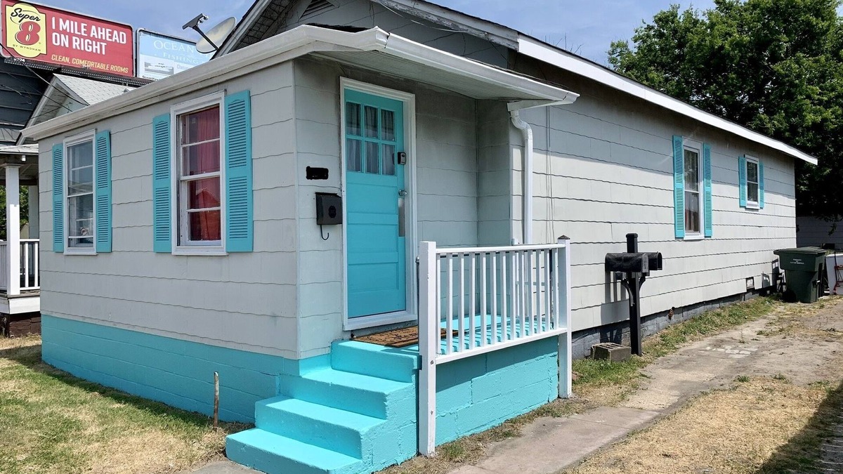 Willoughby Spit Cottage | Cozy Historic Beach House in Ocean View by RedAwning