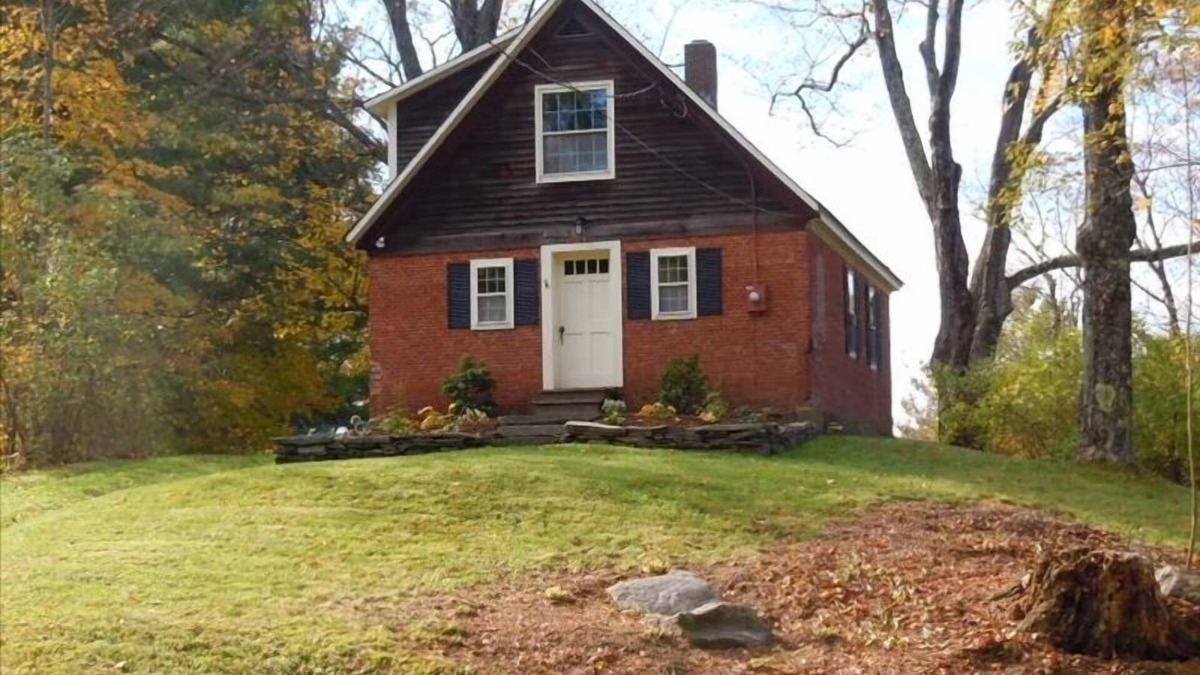 Windsor Cottage | Cozy Historic Hilltop Cottage with Mount Ascutney View