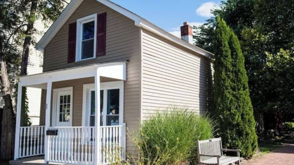 Hyde Park House | Cozy Historic Piersaull House - Charming & Quirky!