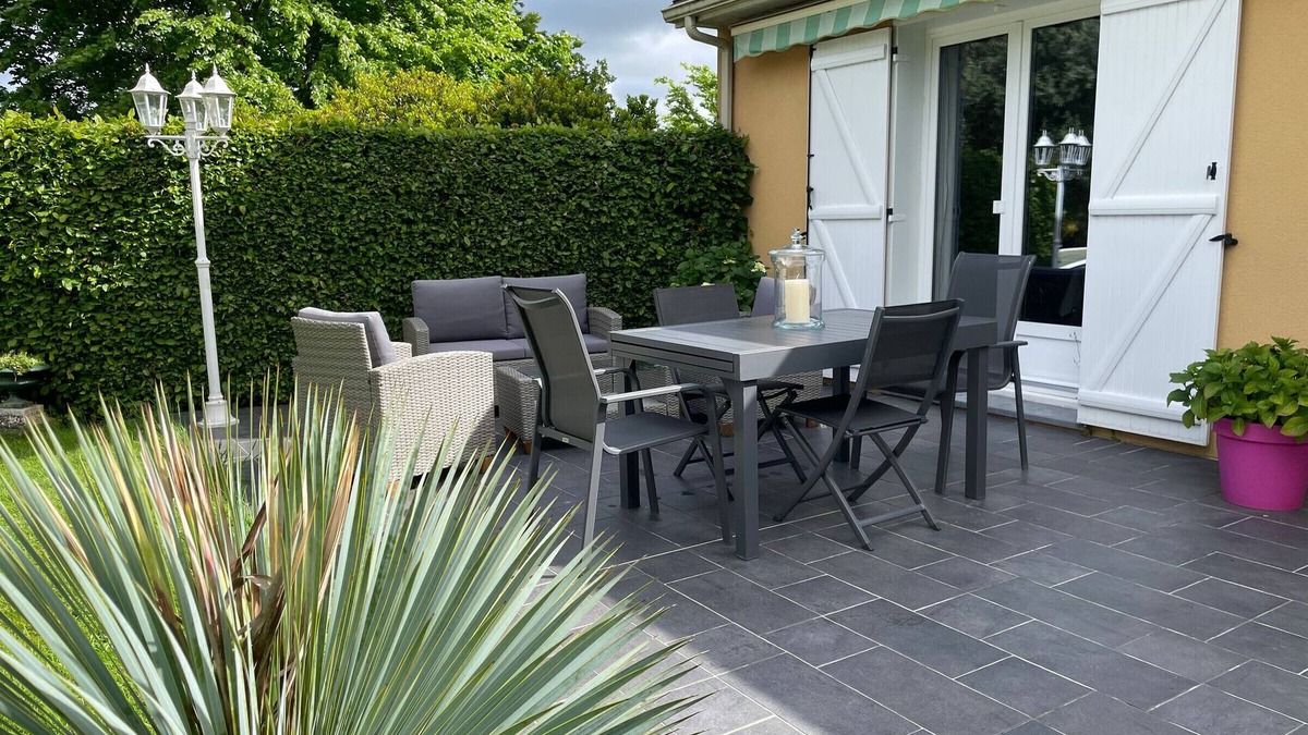 La Chapelle-Saint-Aubin Bed & Breakfast | Cozy House with Pool, Close to Le Mans, Parking Included