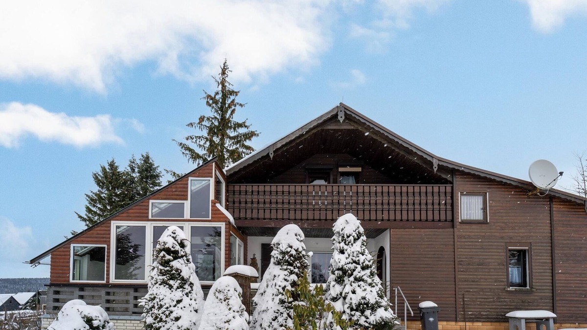 Neustadt am Rennsteig House | Cozy holiday home with terrace and garden