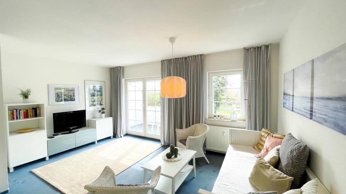 Wischuer Apartment | Cozy holiday apartment for a maximum of 2 people with a bathtub, balcony and a view of the countryside