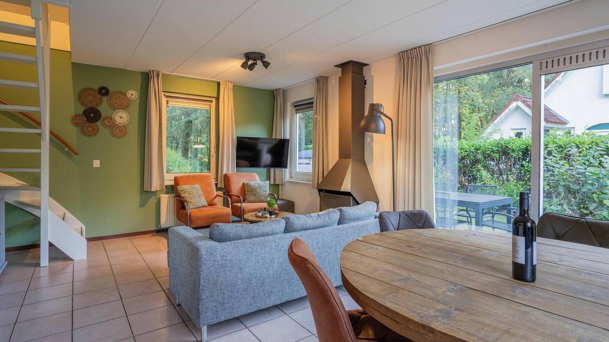 Noordwolde House | Cozy holiday bungalow with fireplace