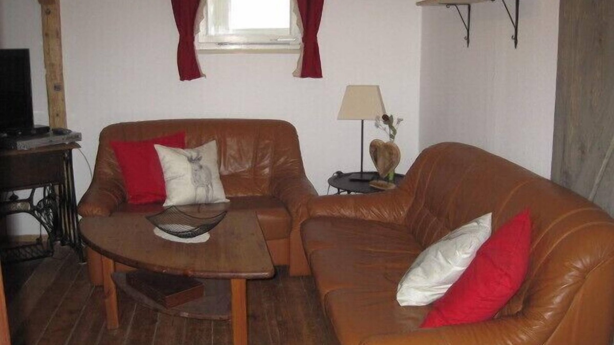 Roedental Apartment | Cozy holiday home (75sqm) with natural wood furniture