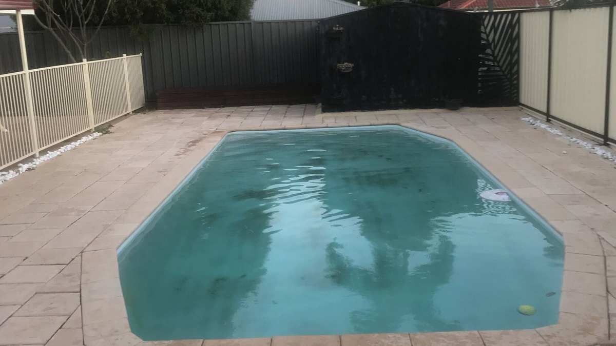 Redcliffe House | Cozy Holiday Home - Close to airport - Large outdoor pool