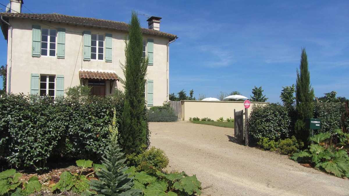 Laree House | cozy holiday home, heated pool, extra large beds, 4 bedrooms 4 bath