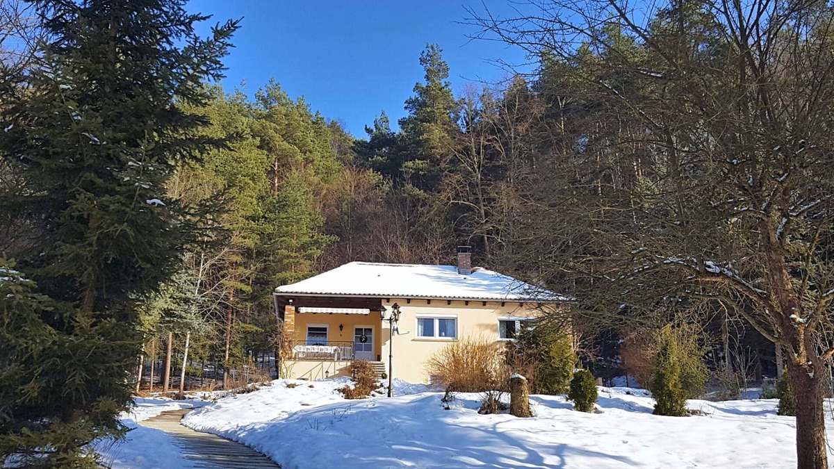 Weissenbrunn House | Cozy Holiday Home in Sachspfeife with Sun Terrace
