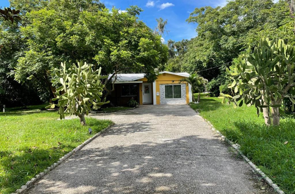 Thonotosassa House | Cozy holiday Home near all things Tampa Bay!