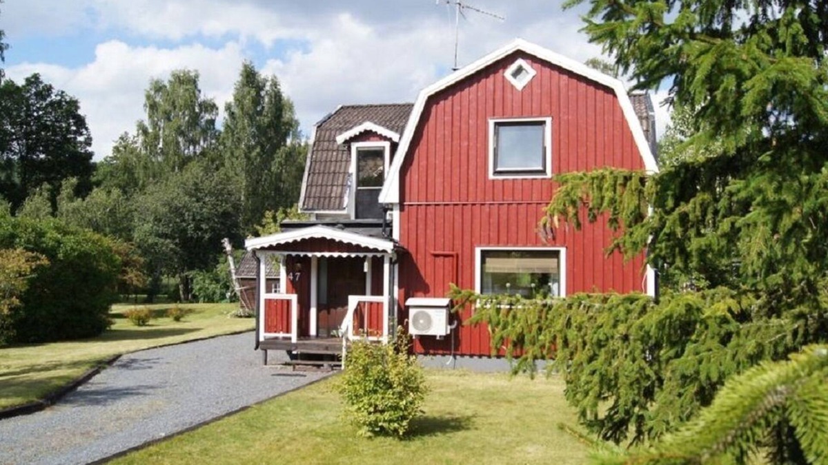 Silverdalen House | Cozy holiday home with a 2500 square meter garden right on the lake