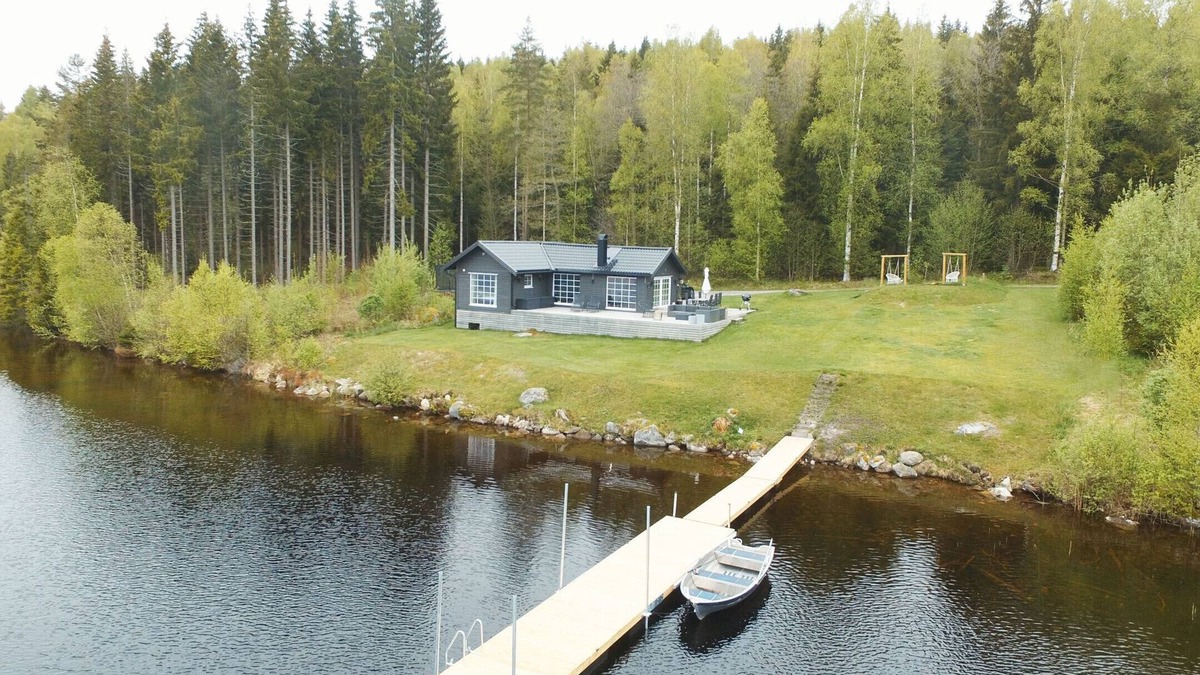 Arvika House | Cozy holiday home with its own jetty and panoramic views of Norra Örsjön