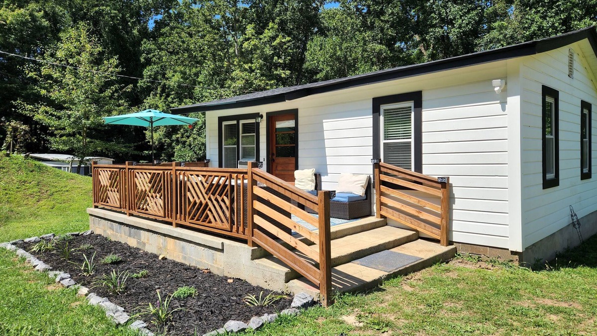 Swannanoa House | Cozy home 10 minutes from Black Mountain and Asheville, NC