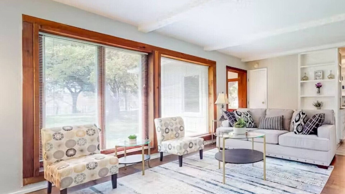 Slaughter Creek Acres House | Cozy Home 3BD&2BA~Sleeps 10~Pet