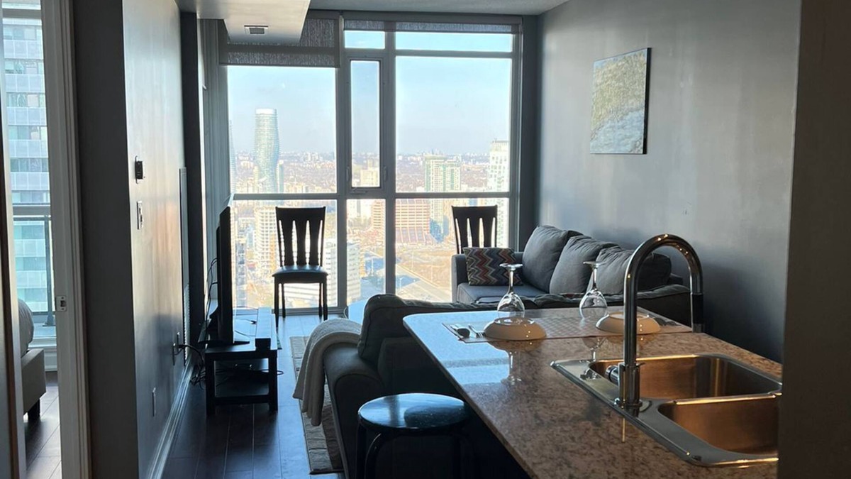 Downtown Mississauga Condo | Cozy Home away from with lux view in square one