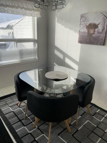 Camrose House | Cozy Home