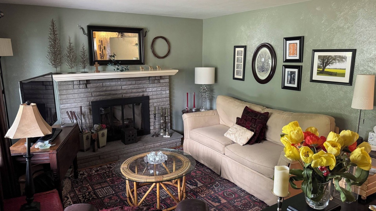 Plum House | Cozy home close to Pittsburgh