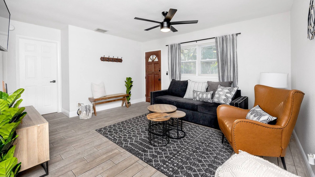 Largo House | Cozy home fenced in yard, near dwntwn&beaches